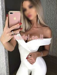 האישה ונציג