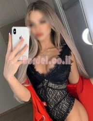 האישה ונציג