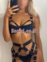 צעירה ומפתה