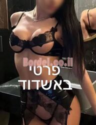 יש שדיים חצופים, רוצה גבר