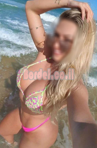 יש לו חיוך יפה, 24 שנים
